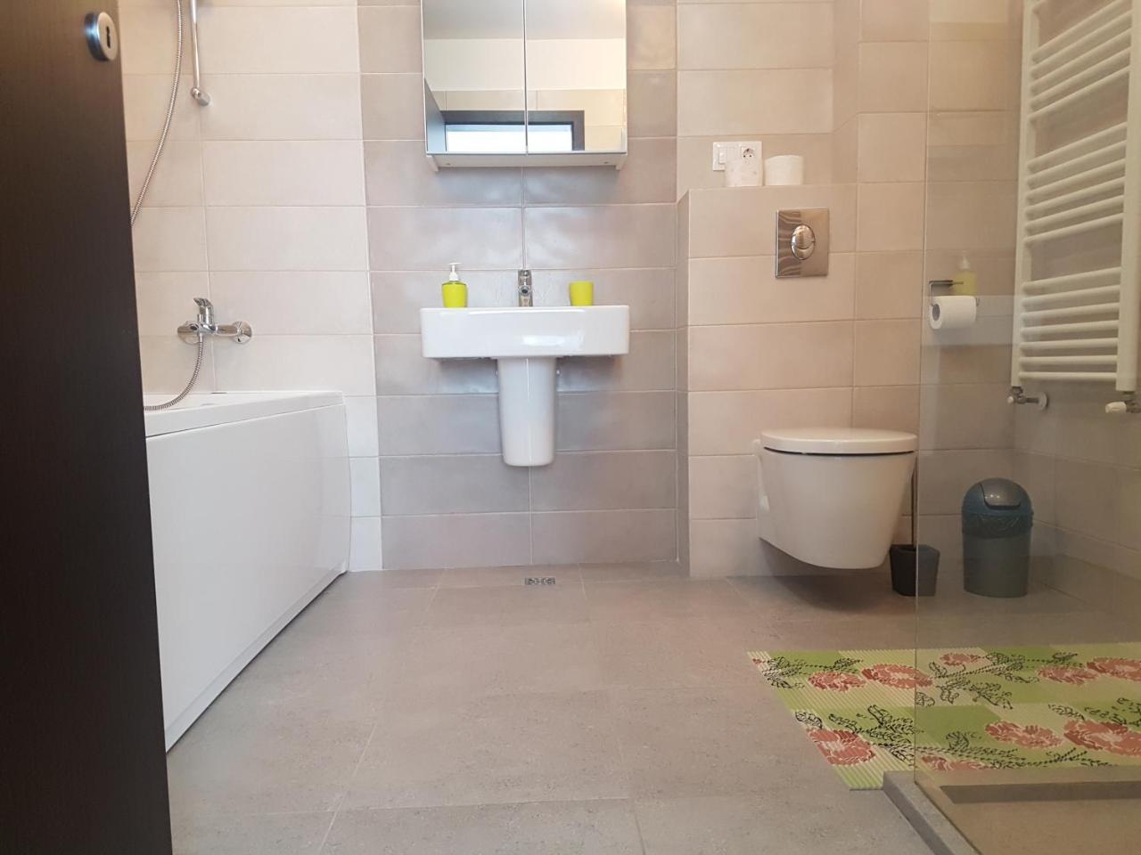 Exquisite Apartament Braşov Esterno foto